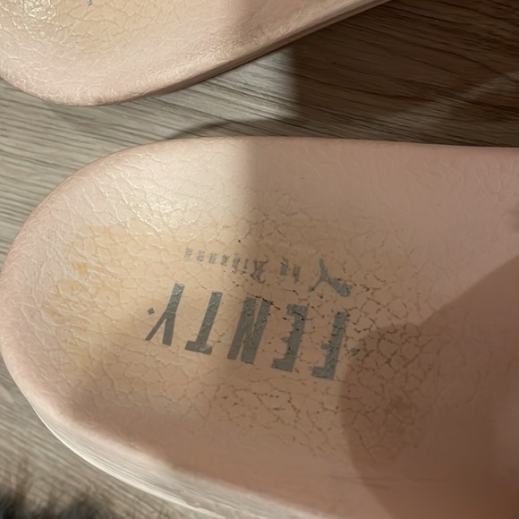 First ever Puma Fenty Slides 💗 - Picture 3 of 3
